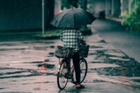 14 tips om te fietsen in de regen